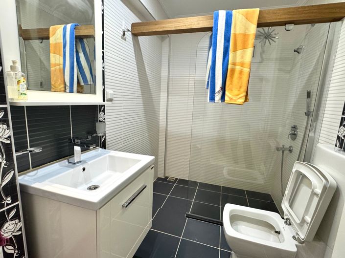 Image No.18-4 Bed Apartment for sale