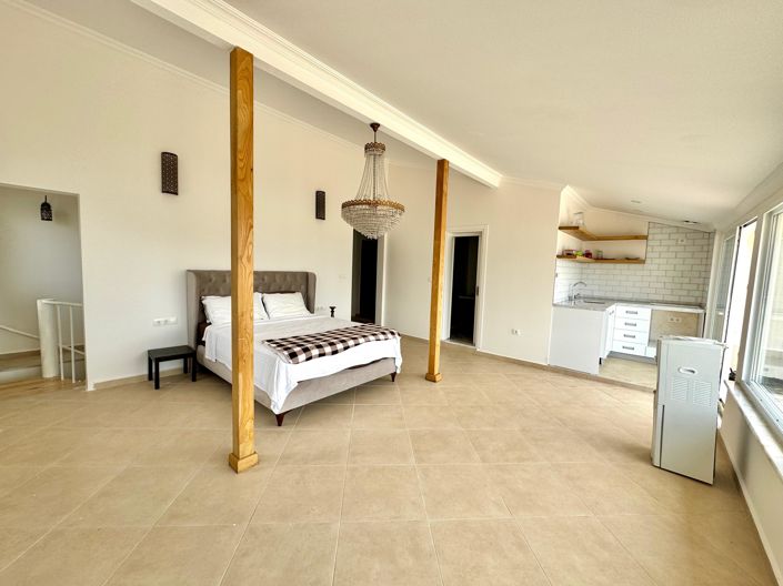 Image No.20-4 Bed Apartment for sale