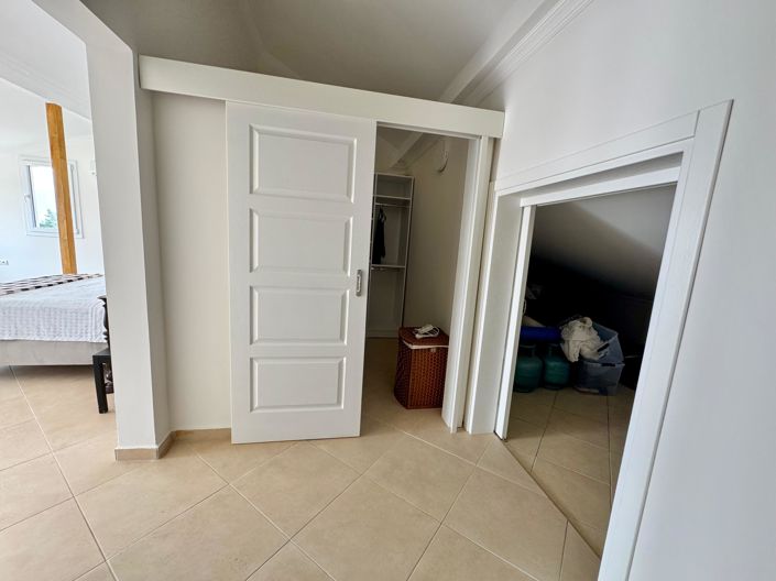 Image No.24-4 Bed Apartment for sale