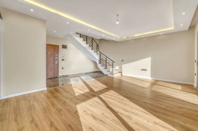 Alanya Duplex Apartment In Kestel For Sale - Ktchen to the lounge and staircase
