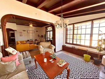 Charming Sea-View Yalikavak Triplex Villa For Sale – Lounge with beam ceilings