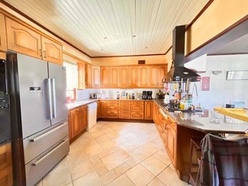 Charming Sea-View Yalikavak Triplex Villa For Sale – Open-plan kitchen