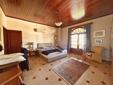Charming Sea-View Yalikavak Triplex Villa For Sale – First floor double bedroom