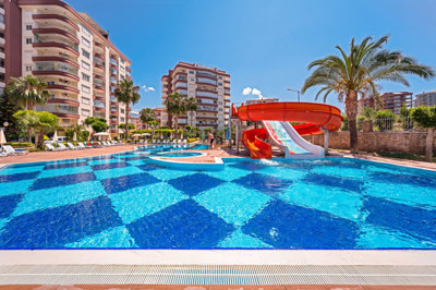 Modern Property For Sale in Mahmutlar, Alanya - Large communal swimming pool