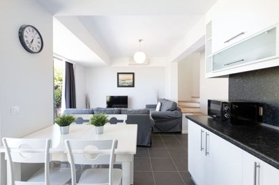A Serene Duplex Garden Apartment In Bodrum For Sale - Kitchen to the lounge