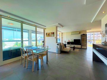 Penthouse In Kargicak, Alanya For Sale - Dining area to the lounge