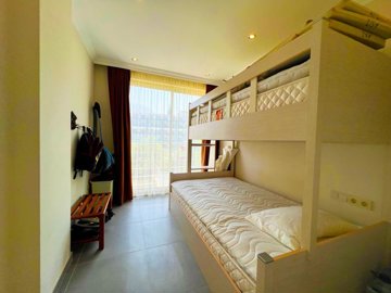 Penthouse In Kargicak, Alanya For Sale - First bedroom