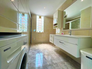 Penthouse In Kargicak, Alanya For Sale - Luxury bathroom