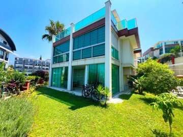 Penthouse In Kargicak, Alanya For Sale - Main view of the apartment building