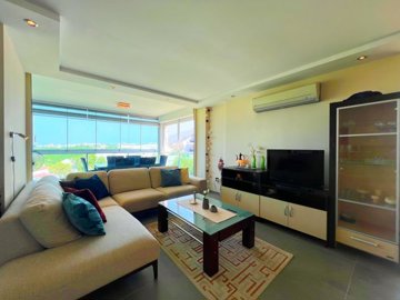 Penthouse In Kargicak, Alanya For Sale - Lounge with nature and sea views