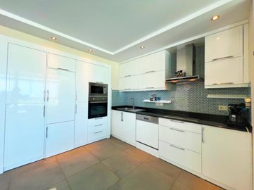 Penthouse In Kargicak, Alanya For Sale - Kitchen with built-in white goods