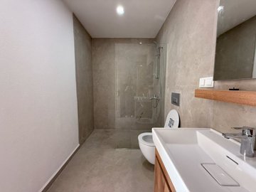 Attractive Duplex Bodrum Villa For Sale - Ensuite shower room
