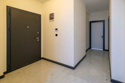 Beautiful Alanya Property For Sale in Mahmutlar - Apartment's entrance hallway