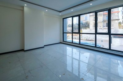Beautiful Alanya Property For Sale in Mahmutlar - Large lounge space
