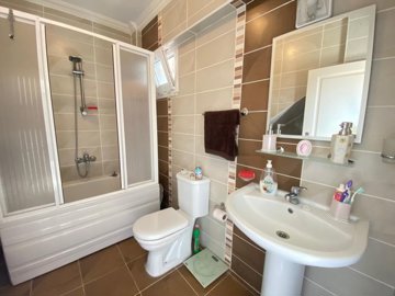 A Must-See & Ready-To-Move Apartment For Sale In Didim – Entrance floor main bathroom