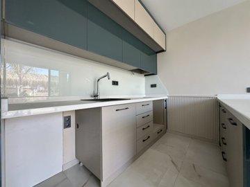 Tranquil Duplex Property For Sale In Alanya – Kitchen with breakfast bar