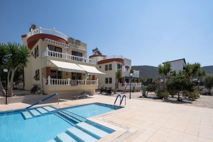 Image No.1-3 Bed Villa for sale