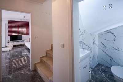 A Flawless Detached Triplex Villa For Sale In Akbuk – Entrance hallway into the living space