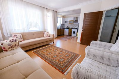 Seafront Apartment in Mahmutlar, Alanya For Sale - Generous lounge through to the kitchen