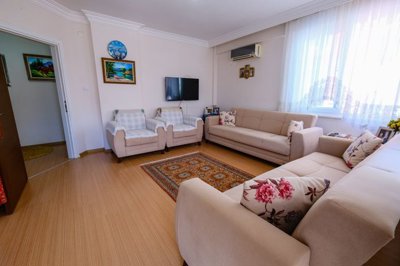 Seafront Apartment in Mahmutlar, Alanya For Sale - Light and airy lounge