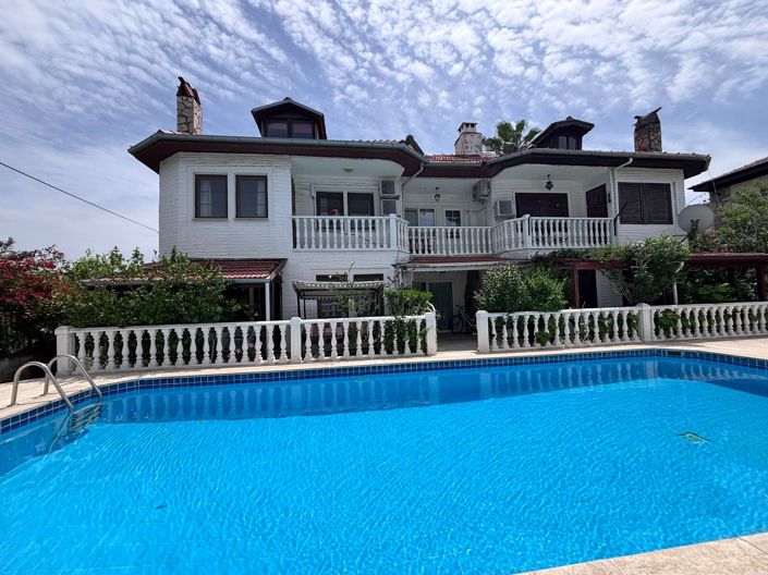 Image No.1-3 Bed Villa for sale