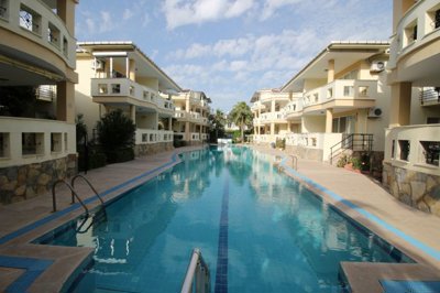 A Great Value Didim Apartment For Sale – Pool with steps for easy access