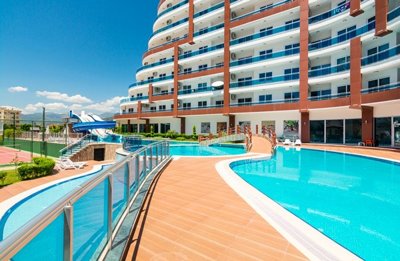 Sea View Property For Sale in Mahmutlar - Main view of the complex and pool
