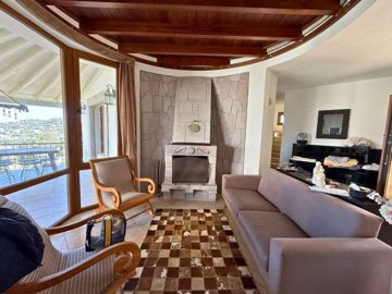 Traditional Sea-View Yalikavak Villa For Sale – Lounge with beamed ceiling