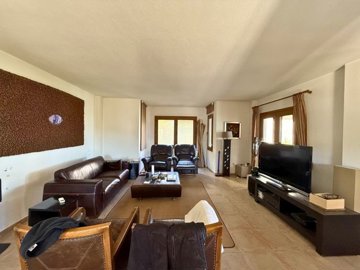 Traditional Sea-View Yalikavak Villa For Sale – Fully furnished lounge