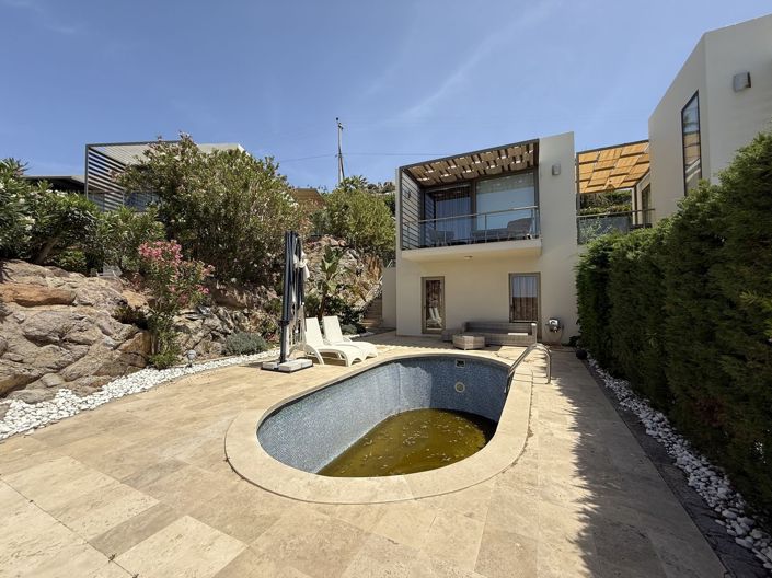 Image No.1-3 Bed Villa for sale
