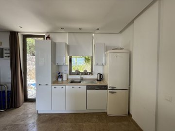 Award-Winning Bodrum Property For Sale In Yalikavak - Kitchen with built-in appliances