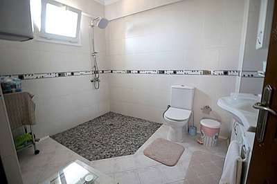 Semi-Detached Triplex Villa For Sale In Fevzipasa, Didim Near Akbuk – Family bathroom