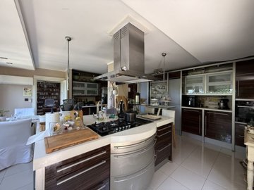 Grand Sea-View Yalikavak Villa For Sale – Modern kitchen with built-in appliances