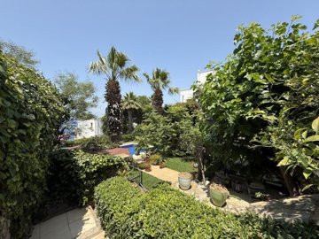 Grand Sea-View Yalikavak Villa For Sale – Mature greenery and palm trees