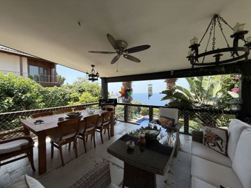 Grand Sea-View Yalikavak Villa For Sale – A divine shaded balcony