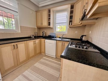 A Charming Detached Calis Villa For Sale - Kitchen with built-in white goods