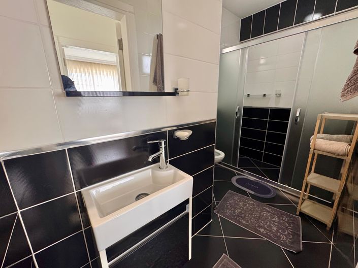 Image No.20-3 Bed Villa for sale