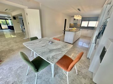 Breathtaking Duplex Villa For Sale In Fethiye - Small seating area next to the kitchen