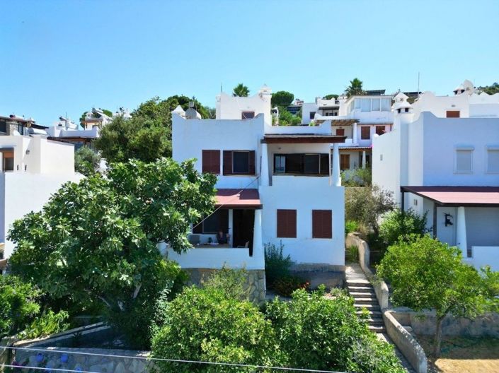 Image No.1-2 Bed Villa for sale