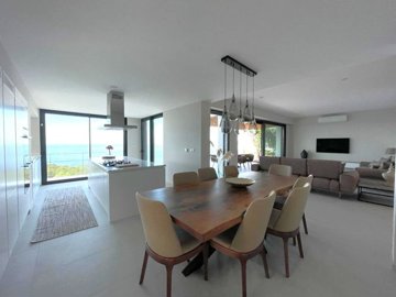 Ultra-Modern Sea View Fethiye Villa In Faralya For Sale - Spacious dining area