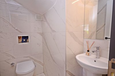 Duplex Garden Apartment For Sale In Alanya - Entrance floor WC
