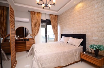 Duplex Garden Apartment For Sale In Alanya - Double bedroom with ensuite & balcony