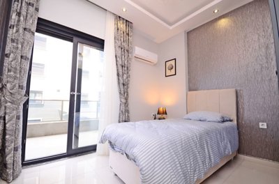 Duplex Garden Apartment For Sale In Alanya - Single bedroom with shared balcony