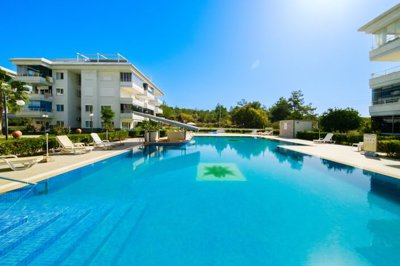 Delightful Ground-Floor Apartment For Sale In Alanya – A communal swimming pool