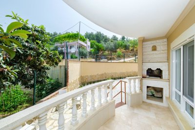 A Must-See Hillside Property With Nature Views For Sale In Alanya - Large balcony with BBQ