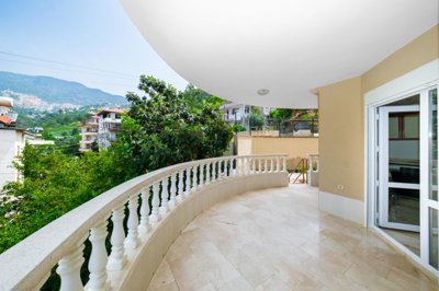 A Must-See Hillside Property With Nature Views For Sale In Alanya - Huge balcony