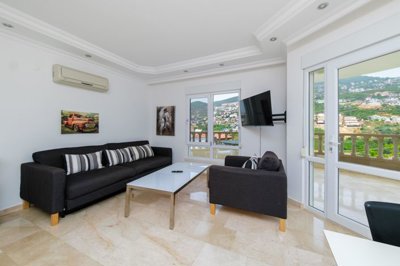 A Must-See Hillside Property With Nature Views For Sale In Alanya - Modern lounge with nature views