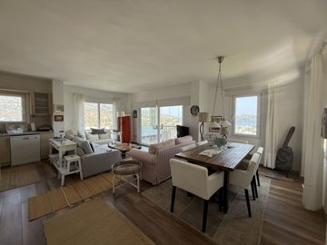 A Sea & Nature View Apartment In Bodrum For Sale - Open-plan living area
