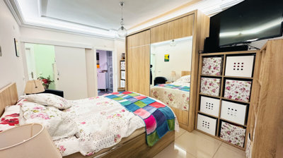 Immaculate Investment Property For Sale In Alanya - Spacious first bedroom with ensuite