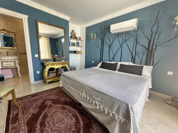 Majestic Villa & Estate For Sale Near Dalyan - Huge double bedroom with ensuite
